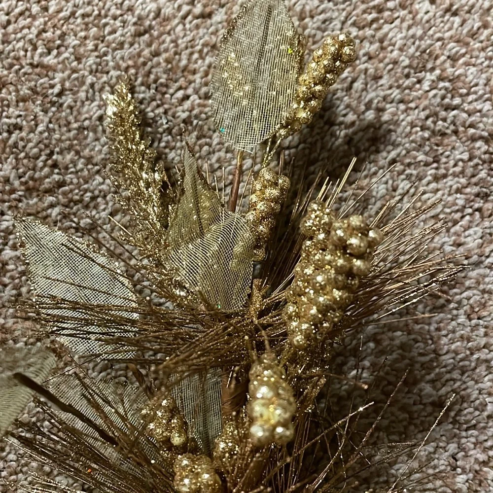 Golden Floral Pick
